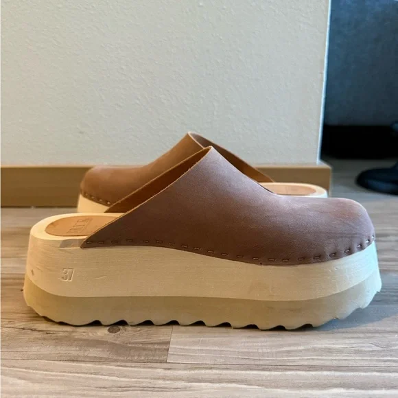 BRYR Chonk Clog in Adobe Nubuck - Picture 5 of 7